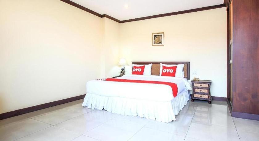 Oyo 383 White Inn Hotel Ban Khlong Lat Bua Khao Buitenkant foto