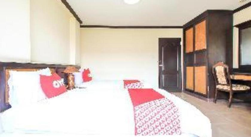 Oyo 383 White Inn Hotel Ban Khlong Lat Bua Khao Buitenkant foto