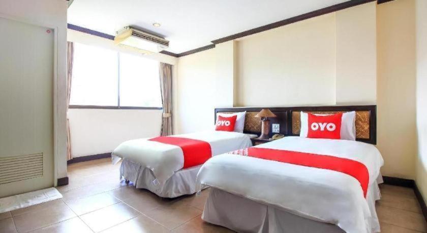 Oyo 383 White Inn Hotel Ban Khlong Lat Bua Khao Buitenkant foto