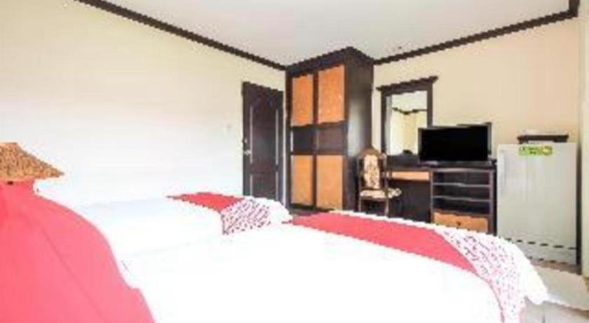 Oyo 383 White Inn Hotel Ban Khlong Lat Bua Khao Buitenkant foto